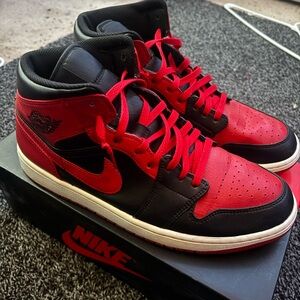 Nike Men's Black and Red High-Top Sneakers